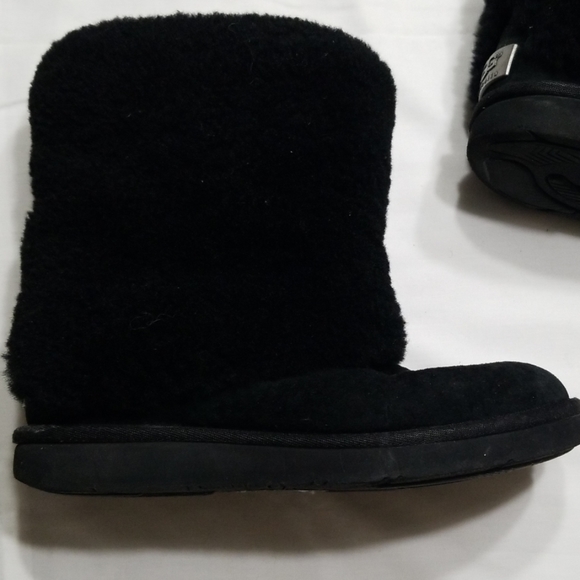 Ugg Black Sheepskin With Shearling Fur - Picture 5 of 6